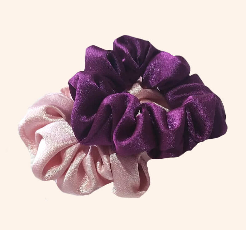 scrunchies fatti a mano in raso colore rosa e porpora