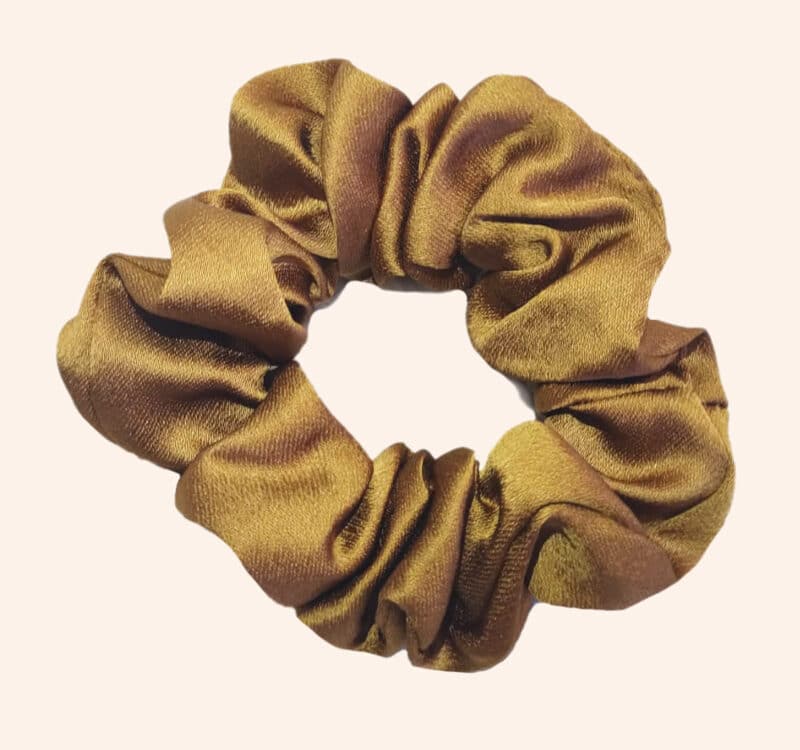 Scrunchie fatto a mano in raso di Pura Seta colore caramel